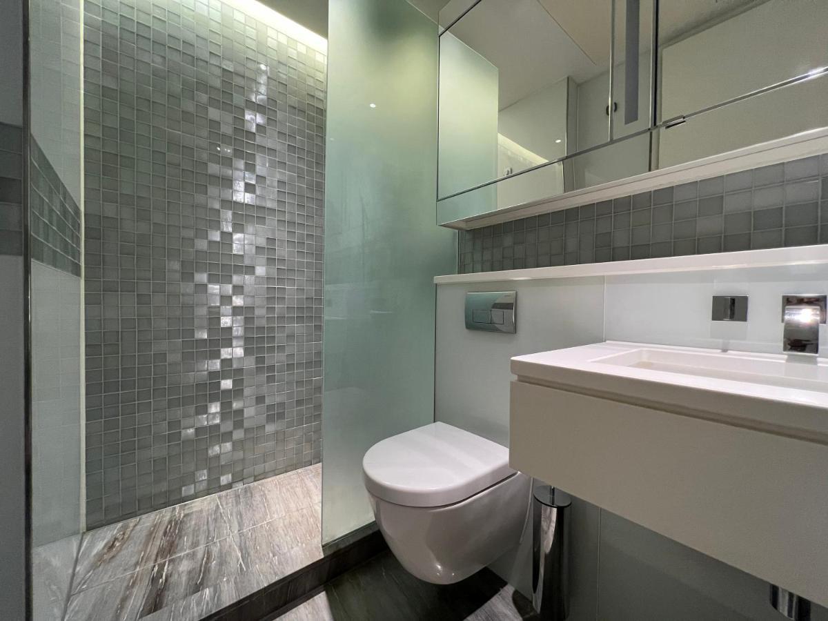 One Bedroom In Luxury On 30th Floor In Central With Breathtaking Skyline View Of Major Landmarks In Privatunterkunft *