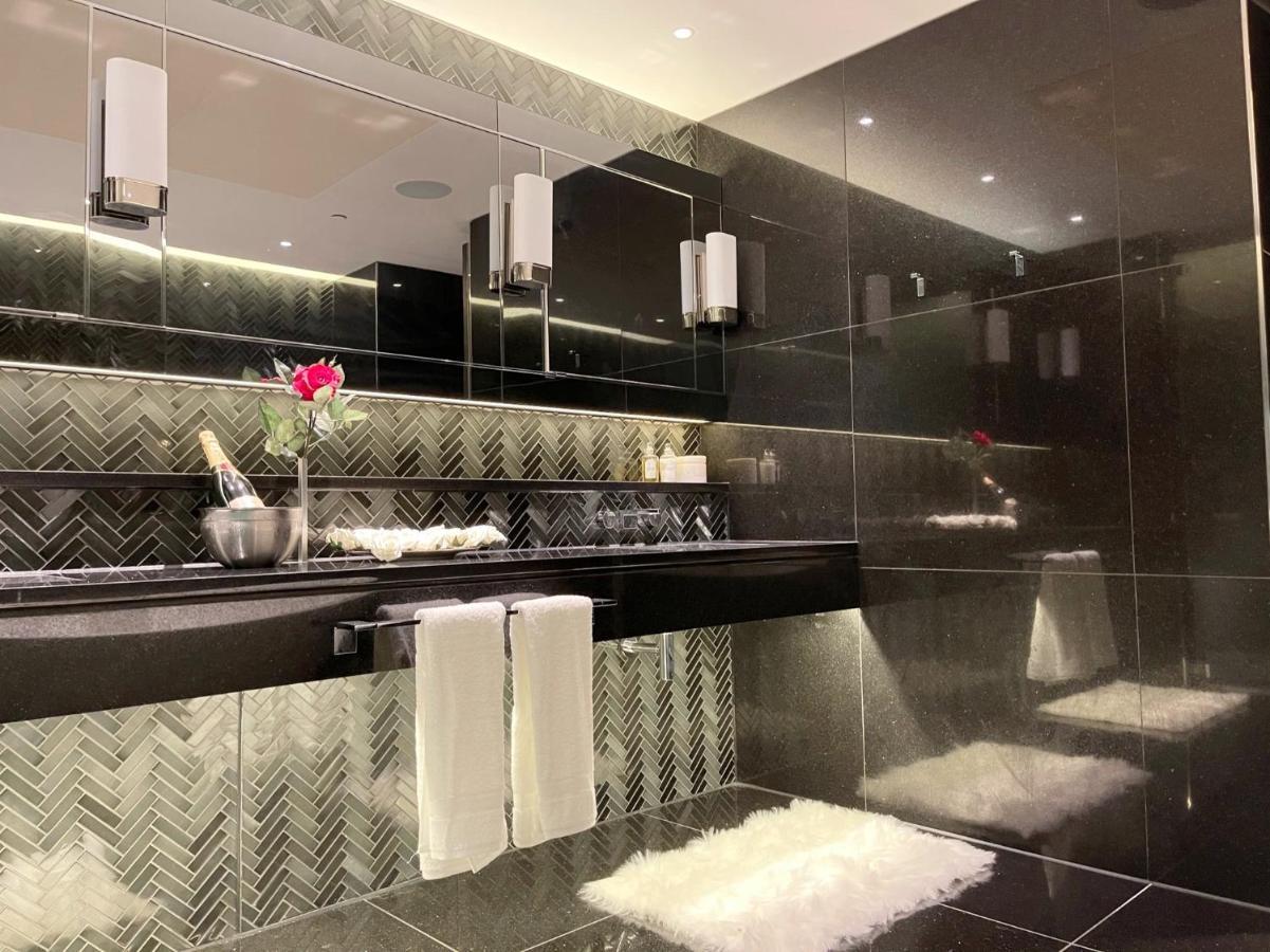 One Bedroom In Luxury On 30th Floor In Central With Breathtaking Skyline View Of Major Landmarks In Privatunterkunft